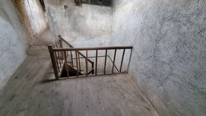 Stone house to renovate near Goulat