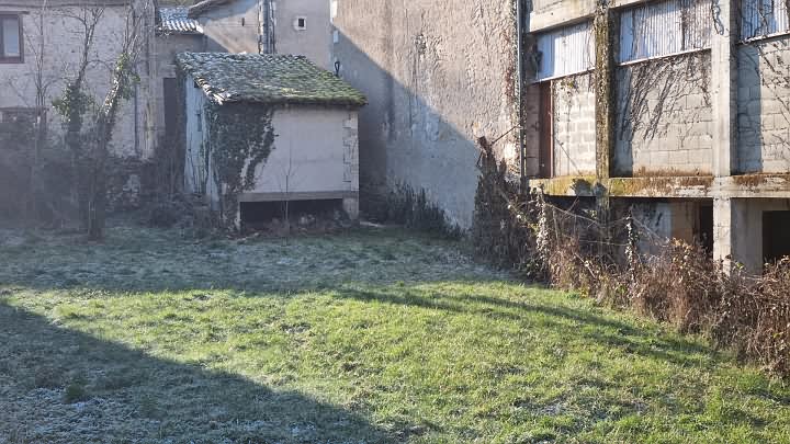 Stone house to renovate near Goulat