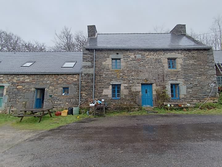 8 bed stone house for sale near Perret