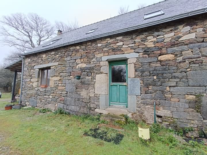 8 bed stone house for sale near Perret
