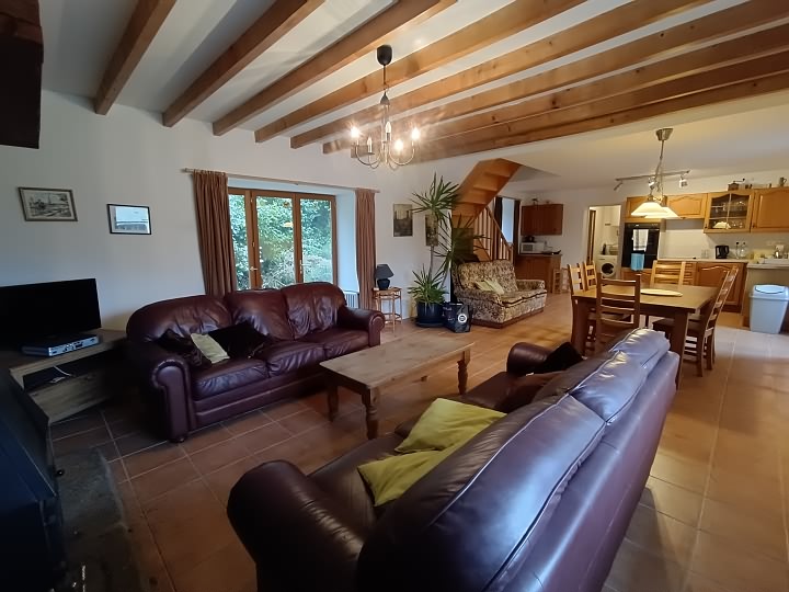 8 bed stone house for sale near Perret