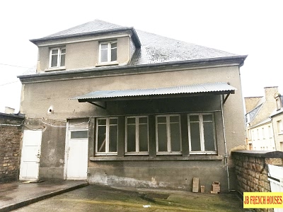 Stone house to renovate near Lapenty