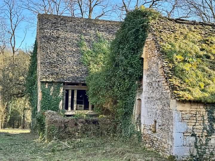 4 bed stone farmhouse for sale near Castels