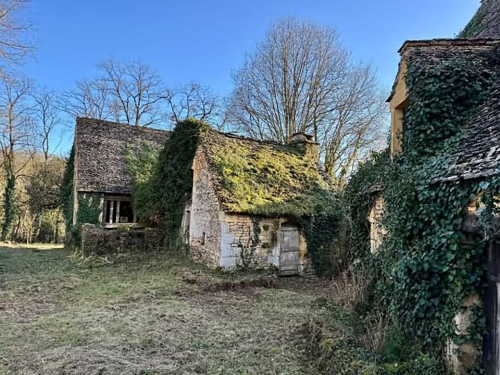 4 bed stone farmhouse for sale near Castels