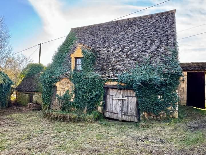 4 bed stone farmhouse for sale near Castels