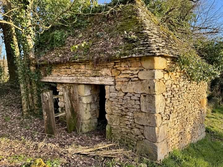 4 bed stone farmhouse for sale near Castels