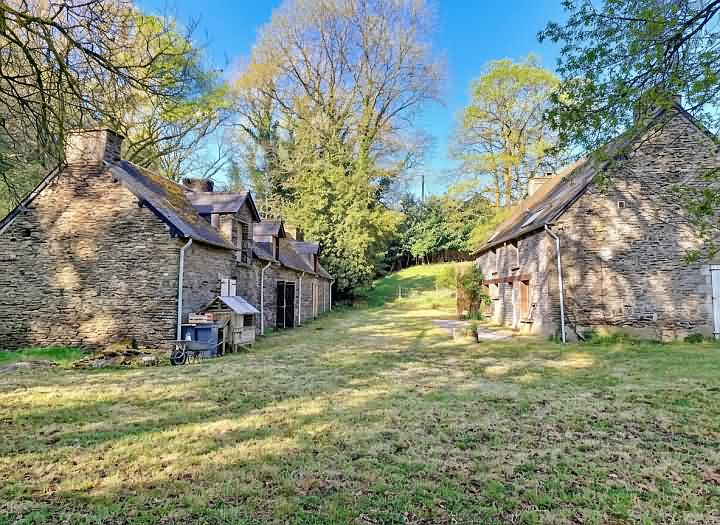 2 bed stone house for sale near Missiriac