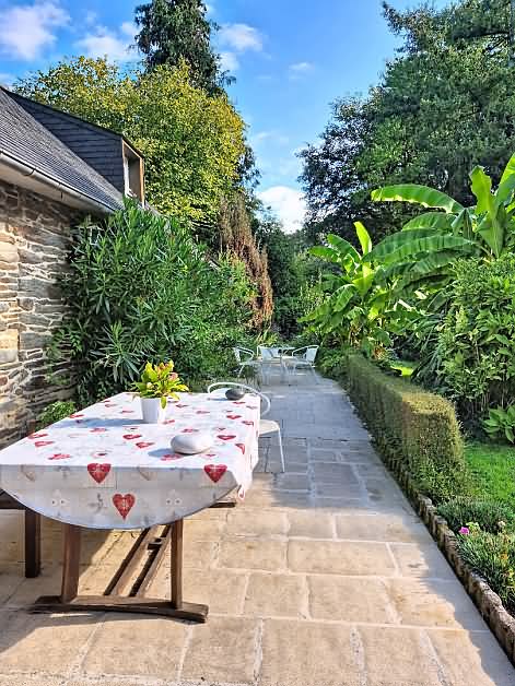 2 bed stone house for sale near Missiriac