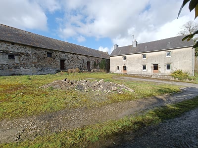 4 bed stone longère for sale near Bonen