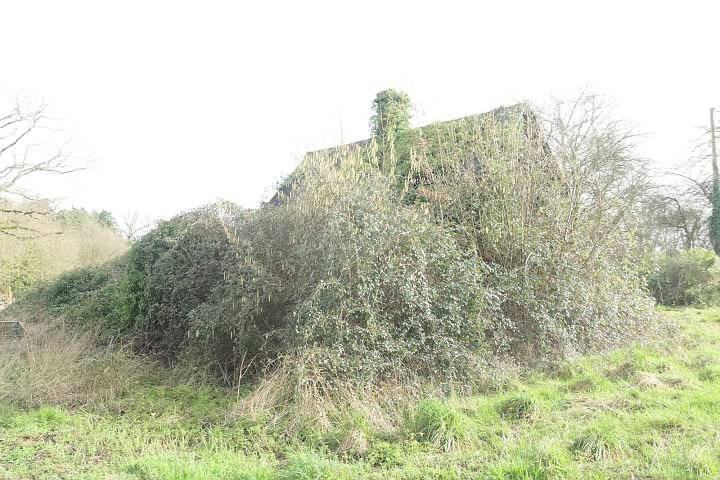 Stone house to renovate near Lapenty