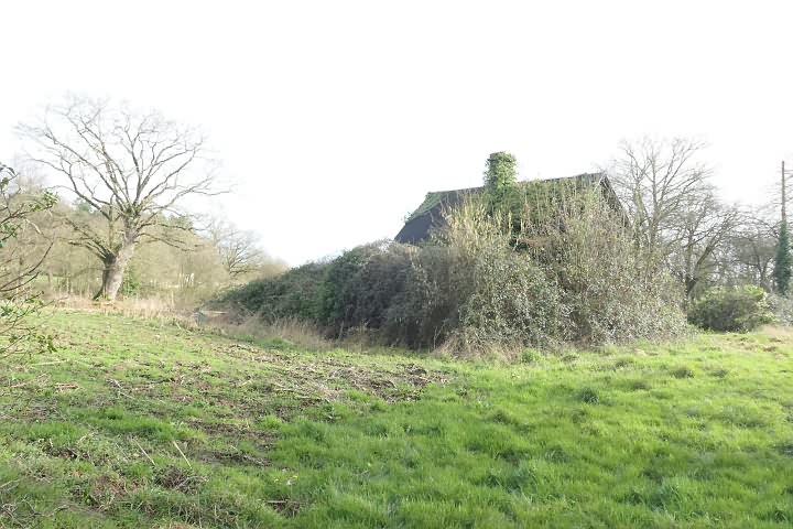 Stone house to renovate near Lapenty