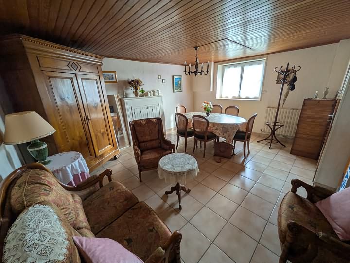 2 bed stone longère for sale near Brittany centre