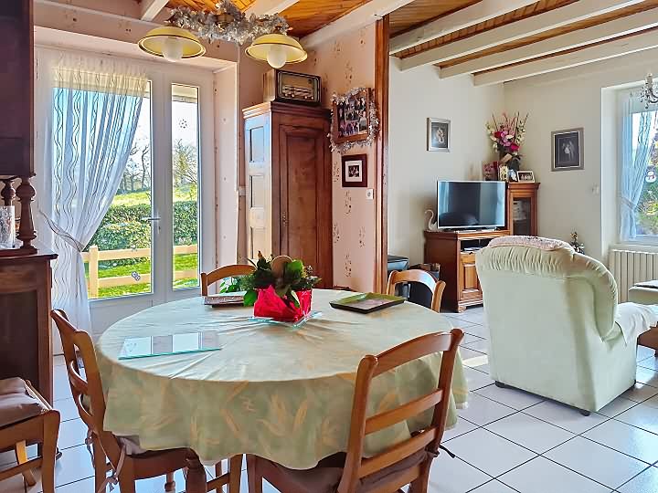 4 bed stone house for sale near Missiriac