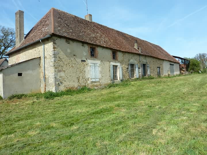Stone farmhouse to renovate near Liglet