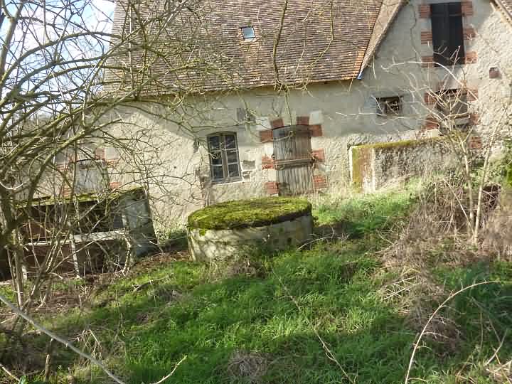 Stone farmhouse to renovate near Liglet
