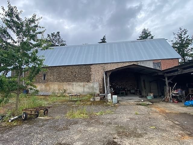 Stone house to renovate near Burcy