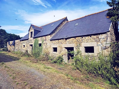 Stone barn to renovate near Kerurien