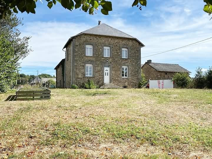 2 bed château for sale near Grand Bueix