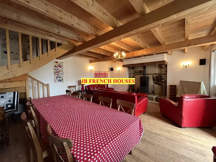 7 bed stone house for sale near Caribet