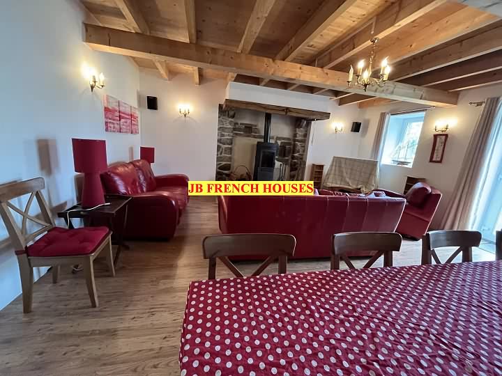 7 bed stone house for sale near Caribet