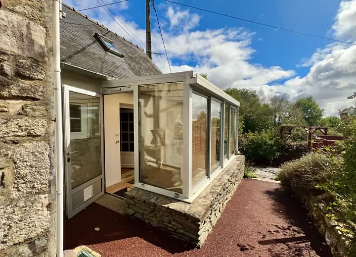 3 bed stone longère for sale near Kergloff