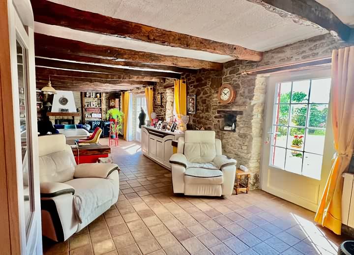 3 bed stone longère for sale near Kergloff