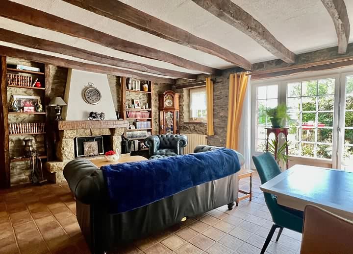 3 bed stone longère for sale near Kergloff