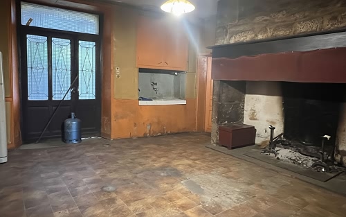 Farmhouse to renovate near Ajat