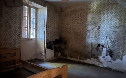 Farmhouse to renovate near Ajat