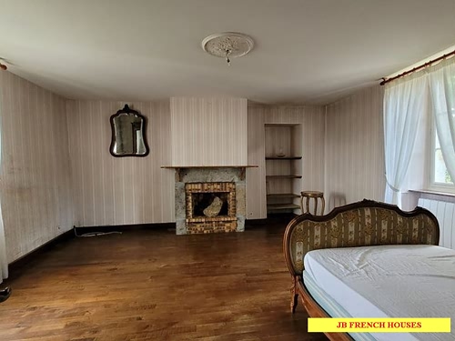 4 bed detached house for sale near Bion