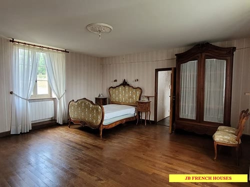 4 bed detached house for sale near Bion