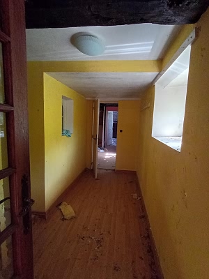 Detached house to renovate near Brittany centre