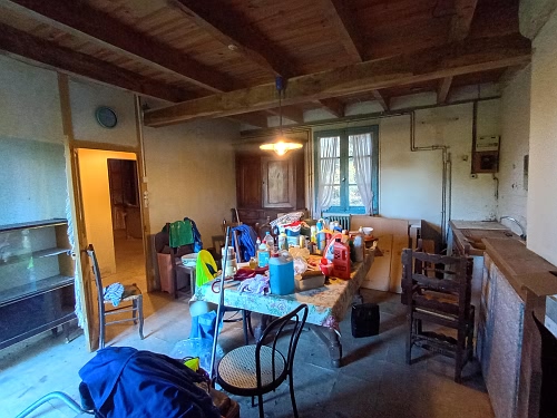 Detached house to renovate near Brittany centre
