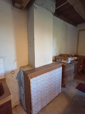 Detached house to renovate near Brittany centre