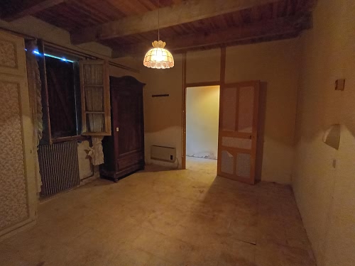 Detached house to renovate near Brittany centre