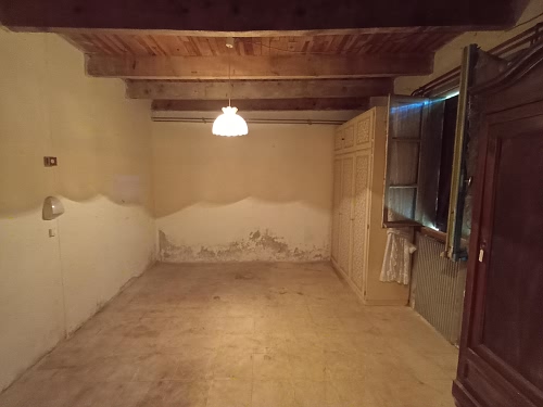 Detached house to renovate near Brittany centre