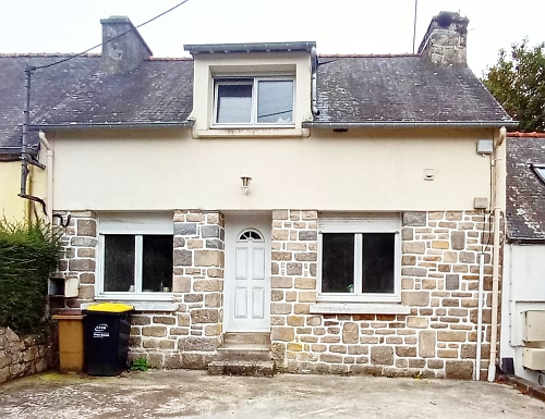 House to renovate near Brittany centre