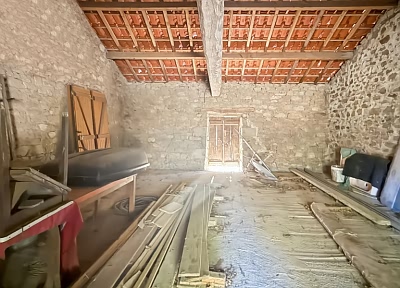 Stone barn for sale near Bujalenas
