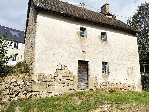 Detached house to renovate near Farges