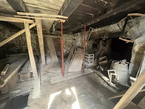Detached house to renovate near Farges
