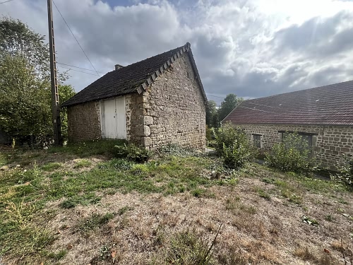 Detached house to renovate near Farges