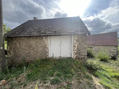 Detached house to renovate near Farges
