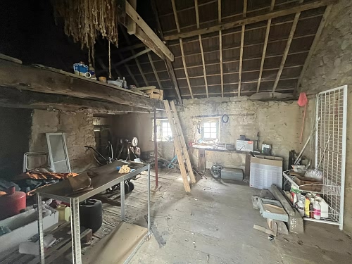 Detached house to renovate near Farges