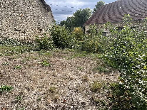 Detached house to renovate near Farges