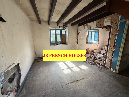 Detached house to renovate near Kergloff