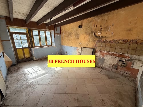 Detached house to renovate near Kergloff