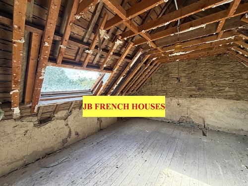 Detached house to renovate near Kergloff