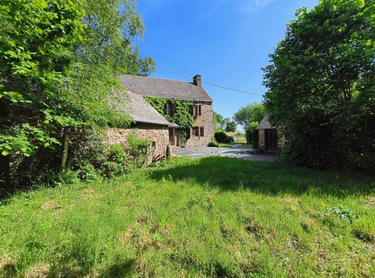 3 bed stone house for sale near Lesbois