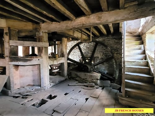 Detached house to renovate near Mantilly