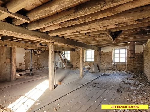 Detached house to renovate near Mantilly